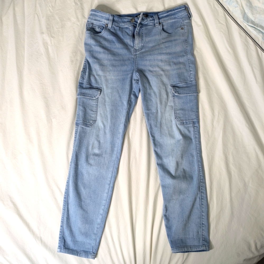Buffalo cargo jeans - women's size 8 high-rise light wash cargo style jeans